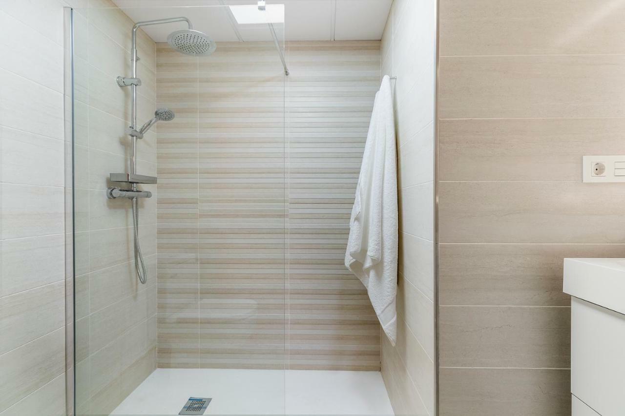 Apartamento Lujo Ancha Del Carmen Málaga Exteriör bild